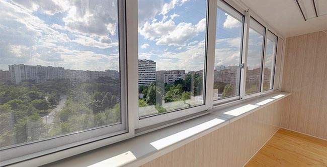 Чем застеклить балкон: ПВХ или алюминием Голицыно
