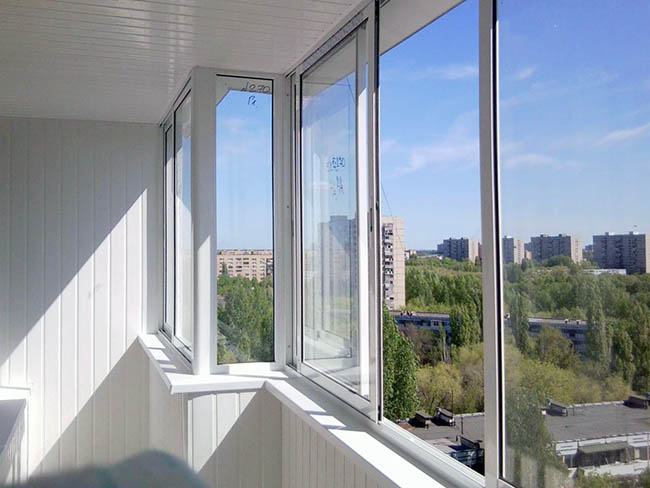 Нестандартное остекление балконов косой формы и проблемных балконов Голицыно