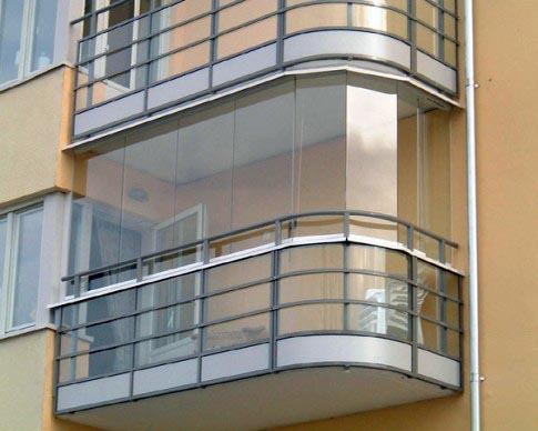 Сплошное безрамное остекление балкона без рам Голицыно